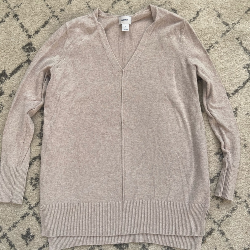 Old Navy Cream V neck knit top